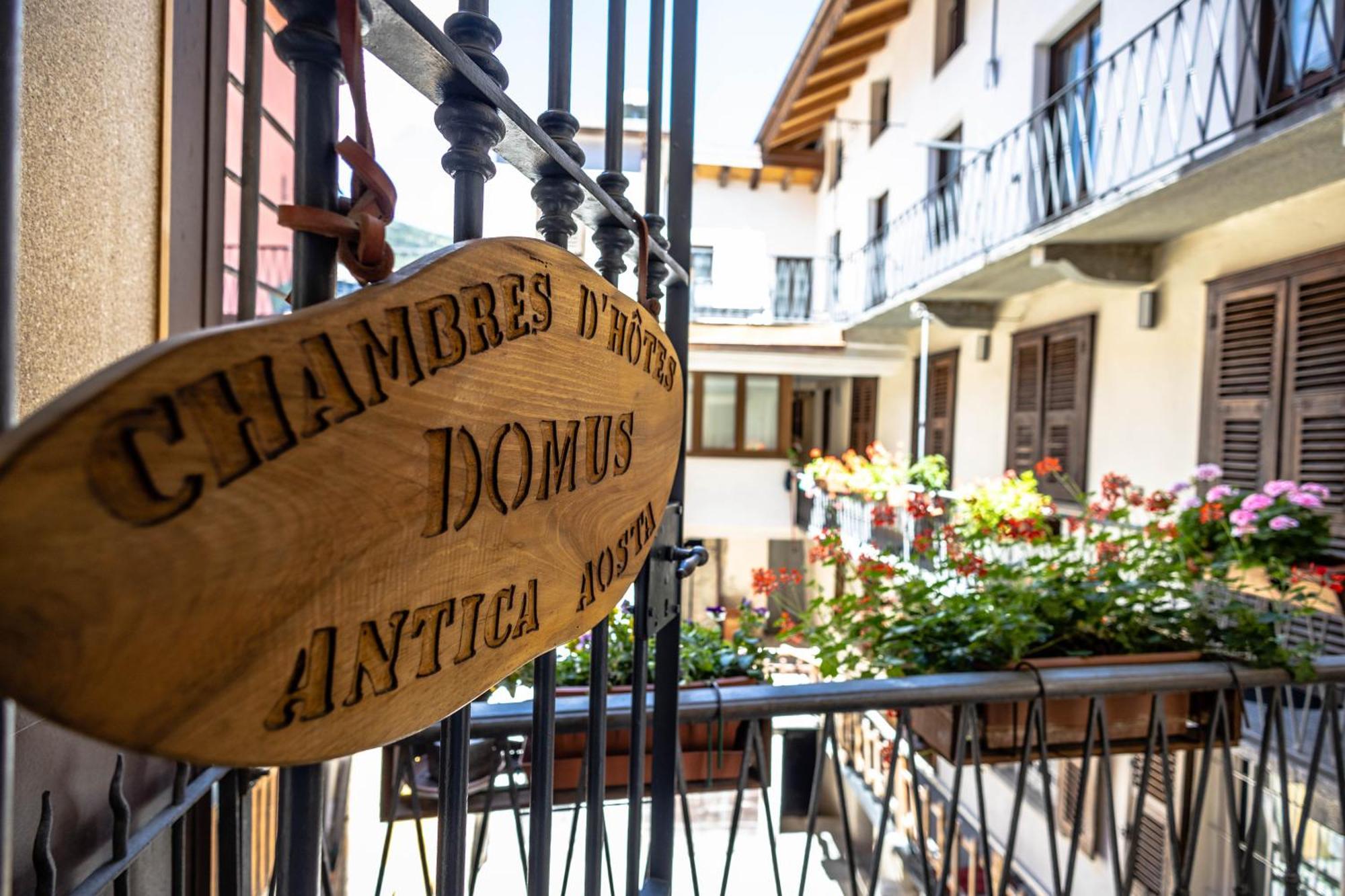 Domus Antica Aosta Hotel Ngoại thất bức ảnh