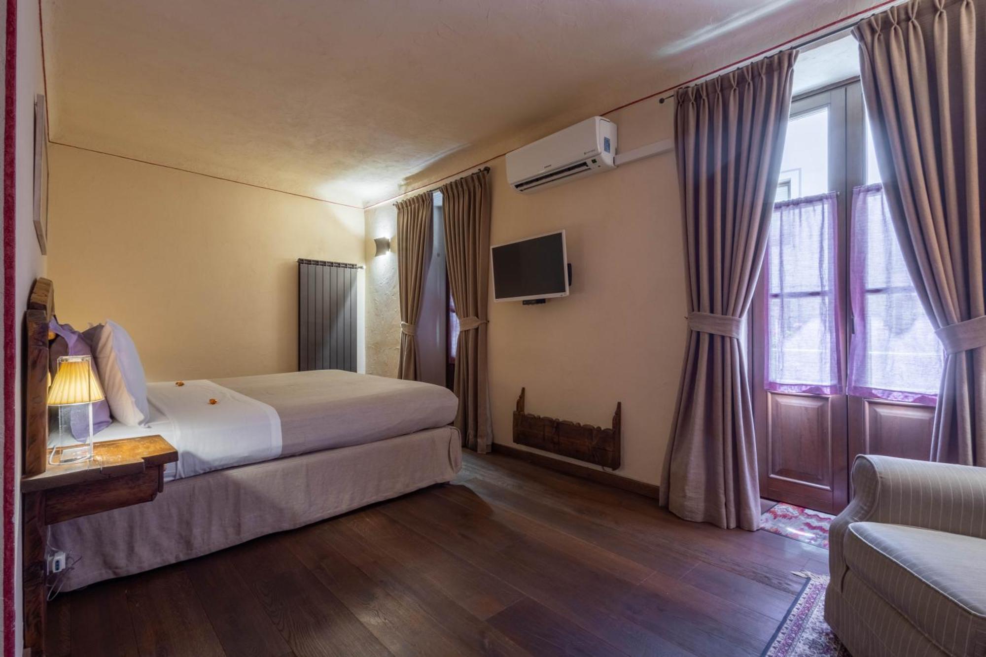 Domus Antica Aosta Hotel Ngoại thất bức ảnh